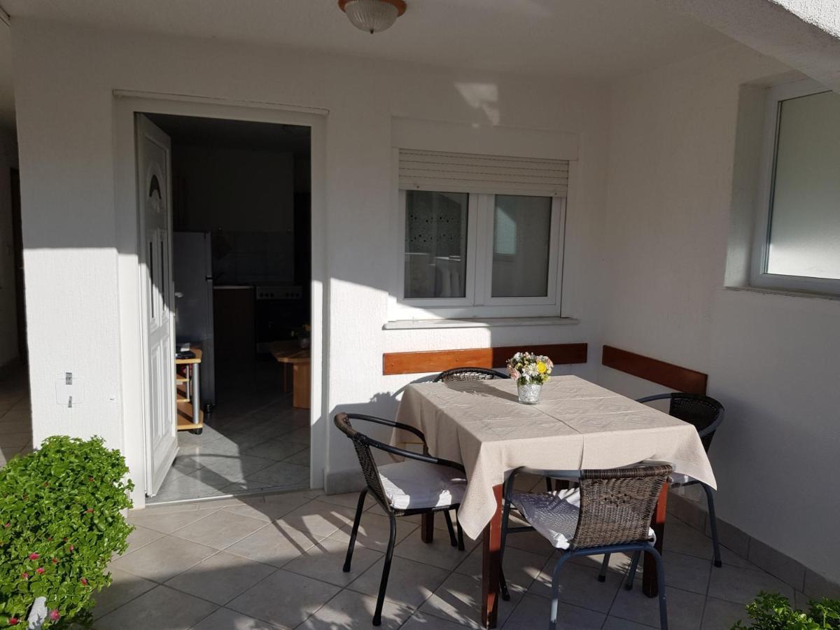 Astra Apartment Vir Exterior foto
