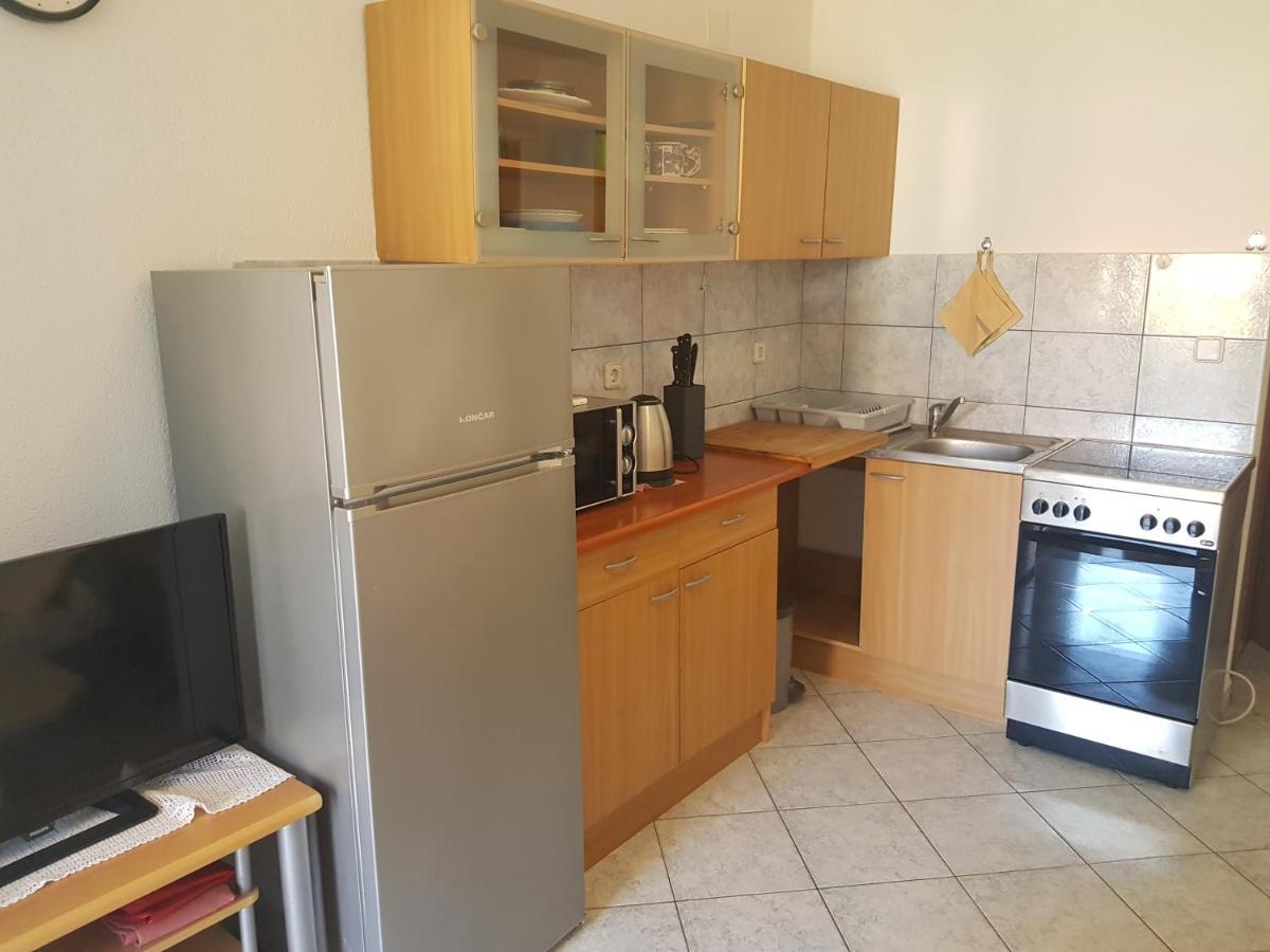 Astra Apartment Vir Exterior foto