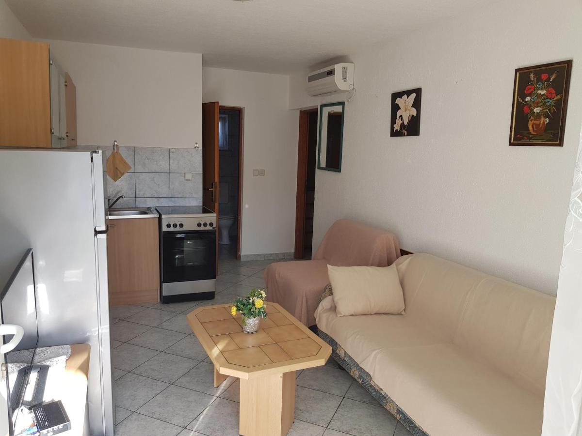 Astra Apartment Vir Exterior foto